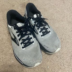 Brooks Adrenaline GTS 22